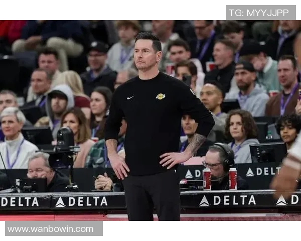 雷迪克称斯玛特为防守核心指挥能力与詹姆斯并驾齐驱